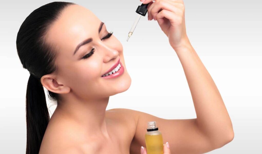 5 Minimalist Face Serum Which You Must Need to Include in Your Skin Care Routine