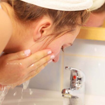 Mamaearth Aqua Glow Face Wash Review & Its Benefits for Face