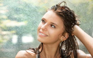Top 6 Monsoon Hair Care Routine to Follow in 2021!