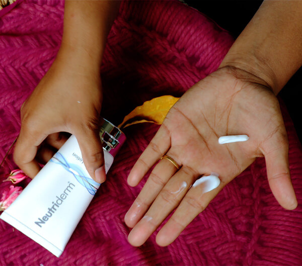 Neutriderm Vitamin E Moisturising Lotion for Soft, Smooth & Supple Skin 3 How to use Neutriderm Vitamin E Moisturising Lotion 1