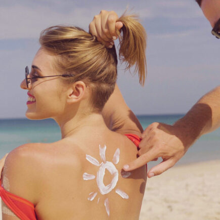 Sunscreen Lotion vs Sunscreen Spray & Which is Best for Skin