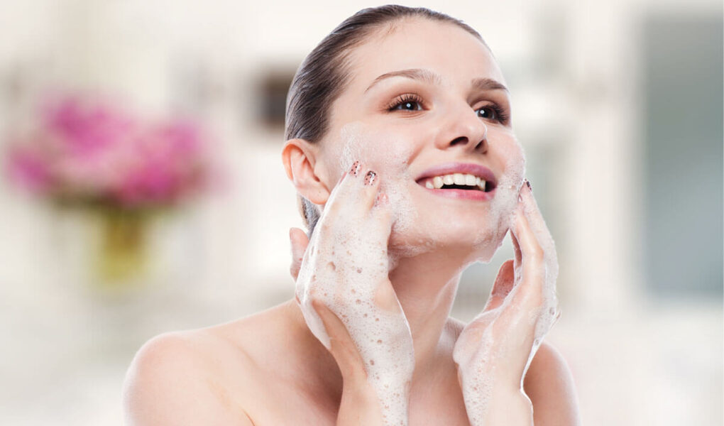 Say Goodbye to Oily Skin & Acne with Mamaearth Multani Mitti Face Wash