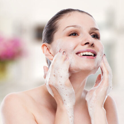 Say Goodbye to Oily Skin & Acne with Mamaearth Multani Mitti Face Wash