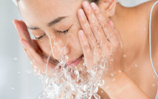 Top-5-Skin-Whitening-Face-Wash-Recommend-by-Dermatologist-For-Dry-Skin