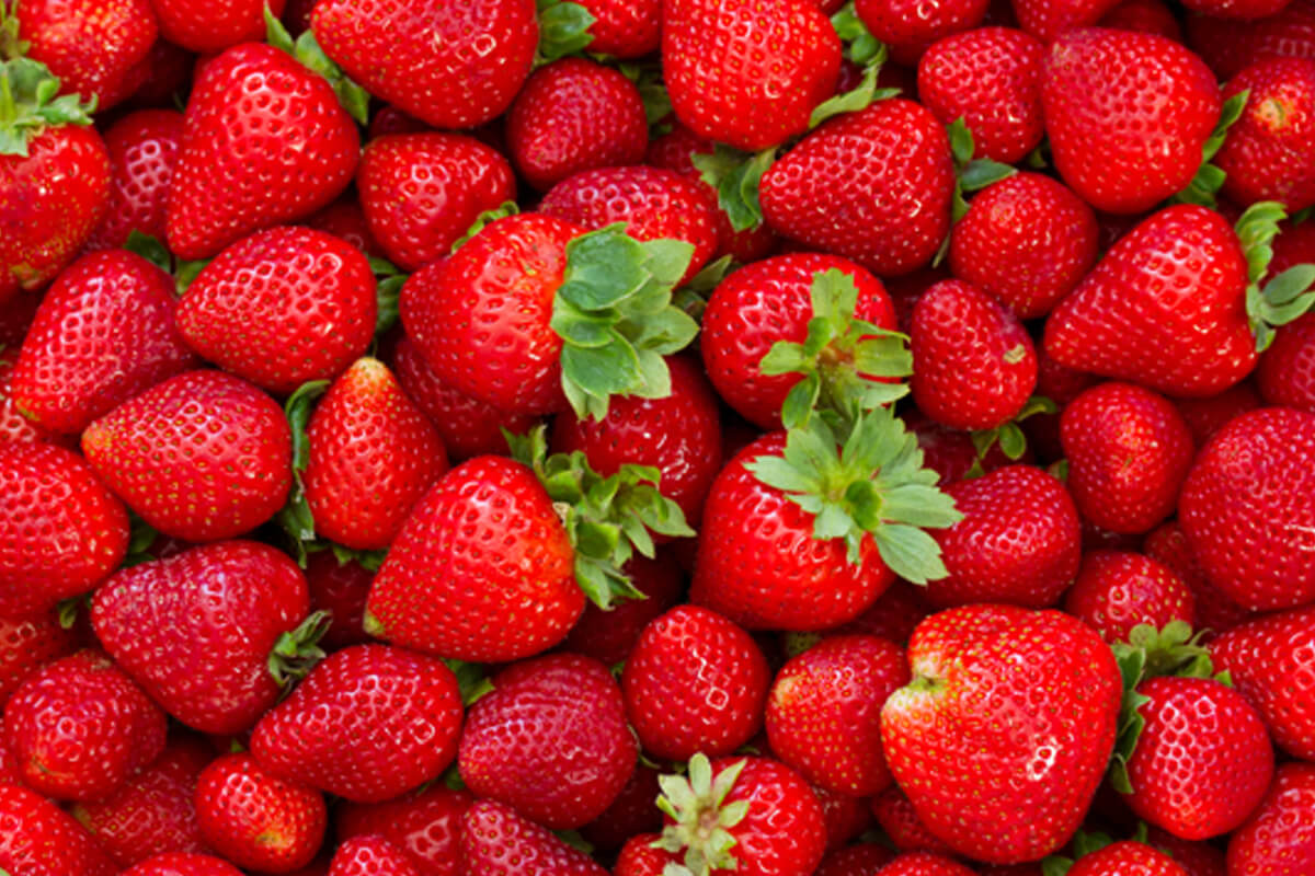 How-Strawberries-Help-in-Skin-Whitening-And-Lightening